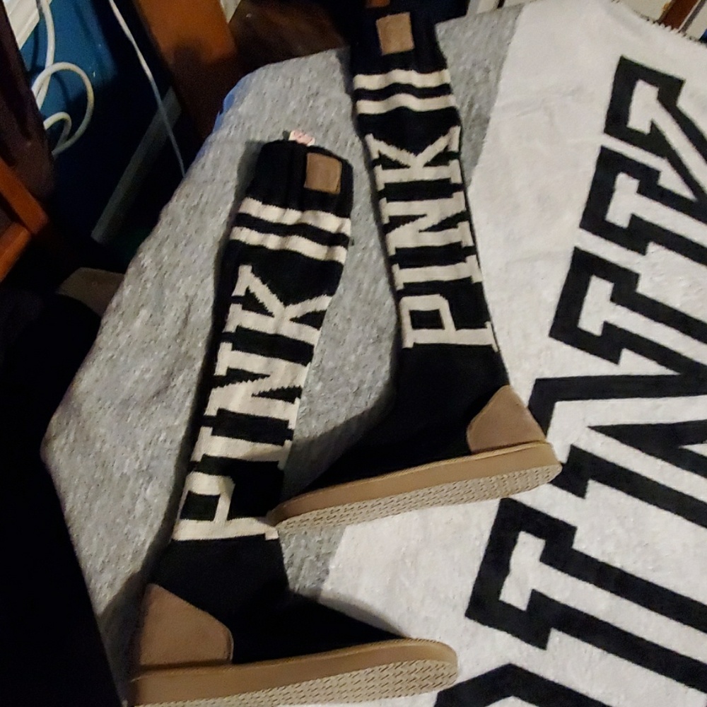 Super rare never worn vs mukluks